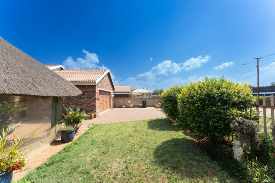 3 Bedroom Property for Sale in Kookrus Gauteng