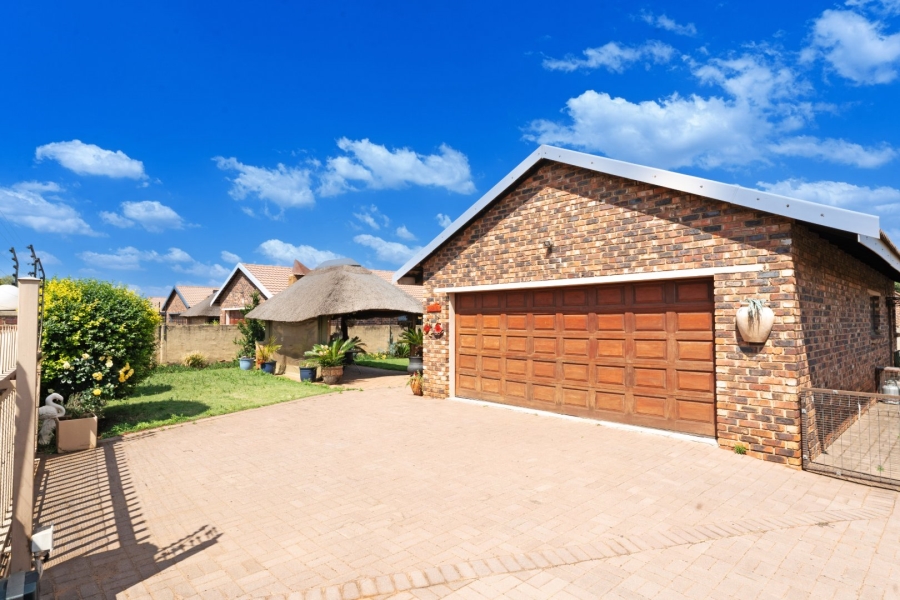 3 Bedroom Property for Sale in Kookrus Gauteng