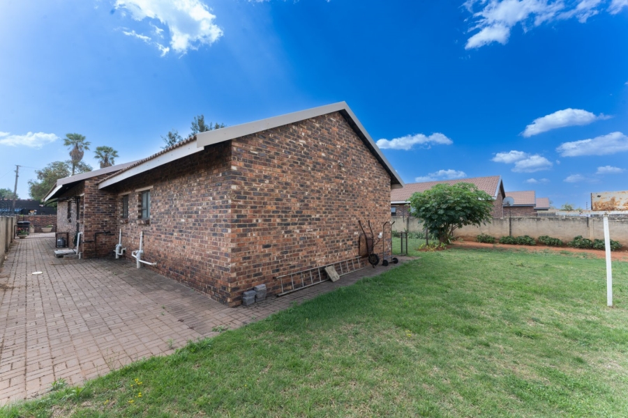 3 Bedroom Property for Sale in Kookrus Gauteng