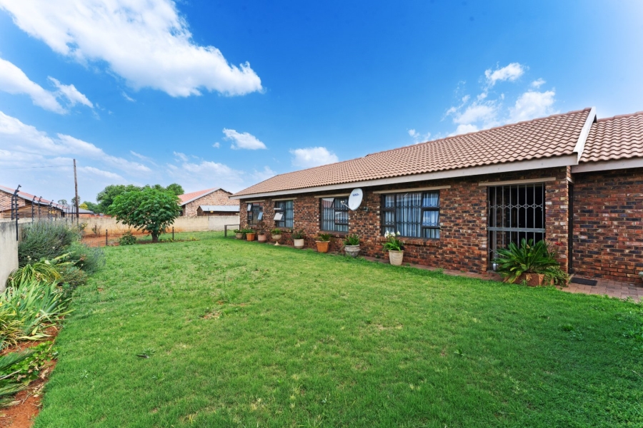 3 Bedroom Property for Sale in Kookrus Gauteng