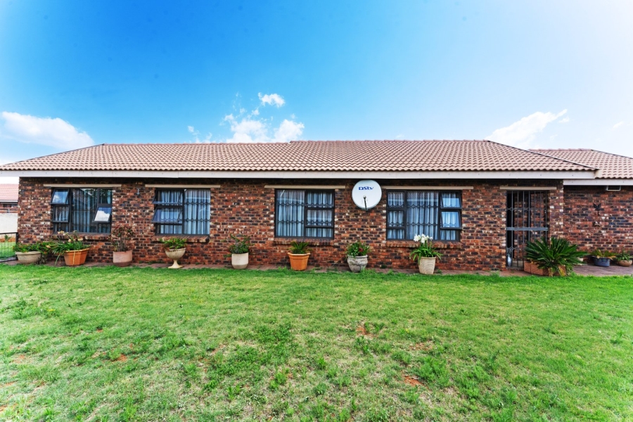 3 Bedroom Property for Sale in Kookrus Gauteng