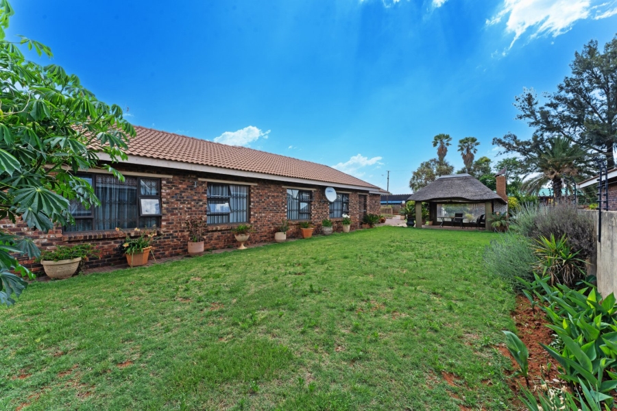 3 Bedroom Property for Sale in Kookrus Gauteng