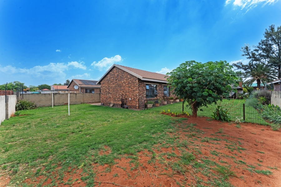 3 Bedroom Property for Sale in Kookrus Gauteng
