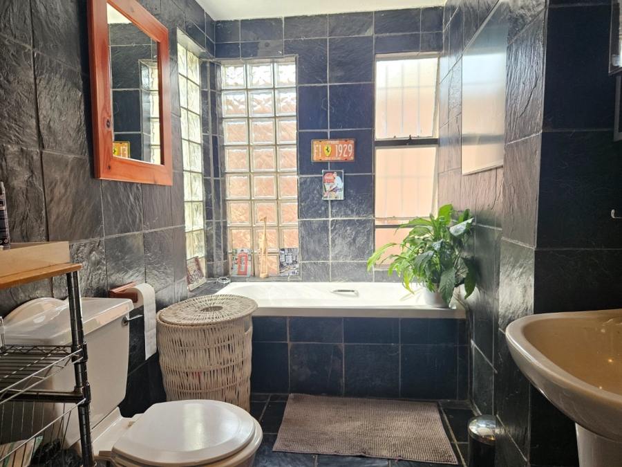 3 Bedroom Property for Sale in Bromhof Gauteng
