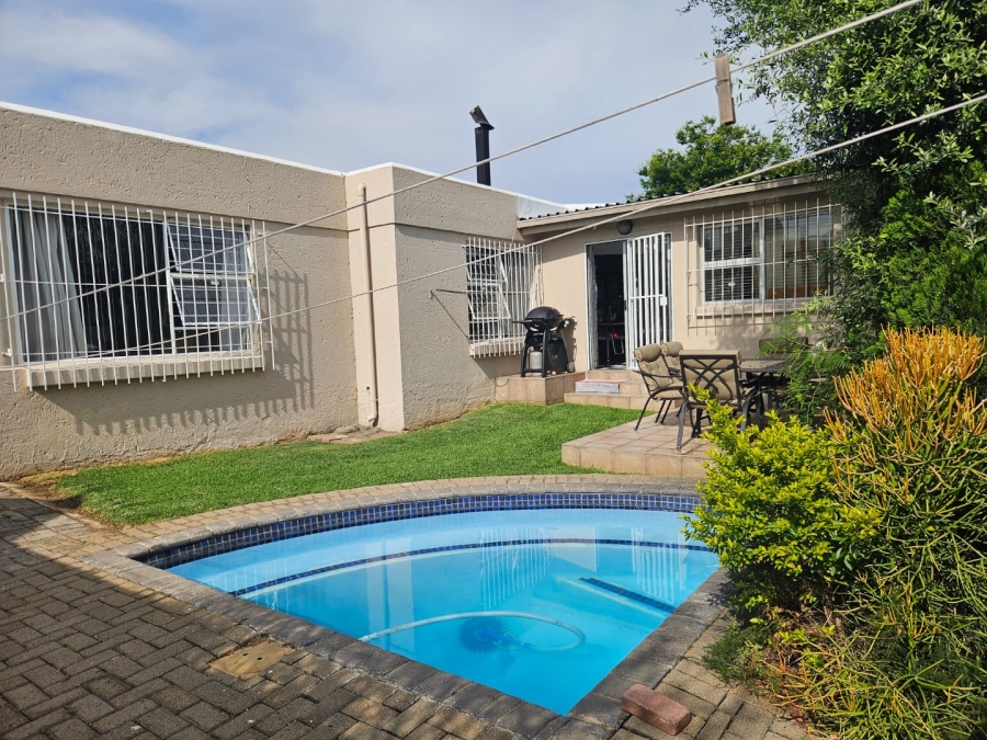 3 Bedroom Property for Sale in Bromhof Gauteng
