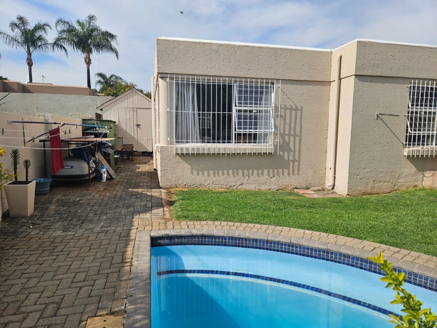 3 Bedroom Property for Sale in Bromhof Gauteng