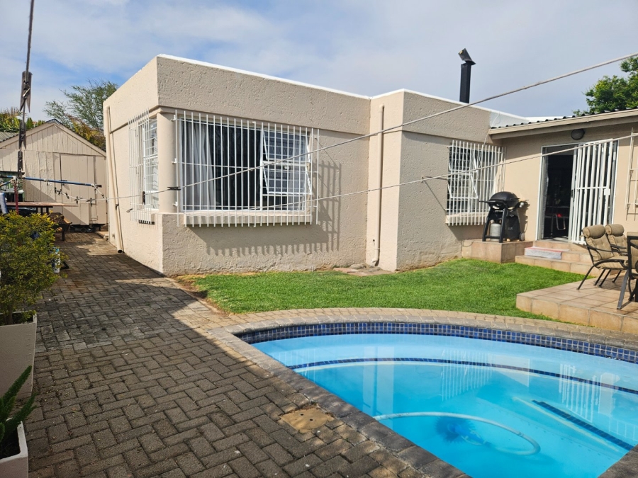 3 Bedroom Property for Sale in Bromhof Gauteng