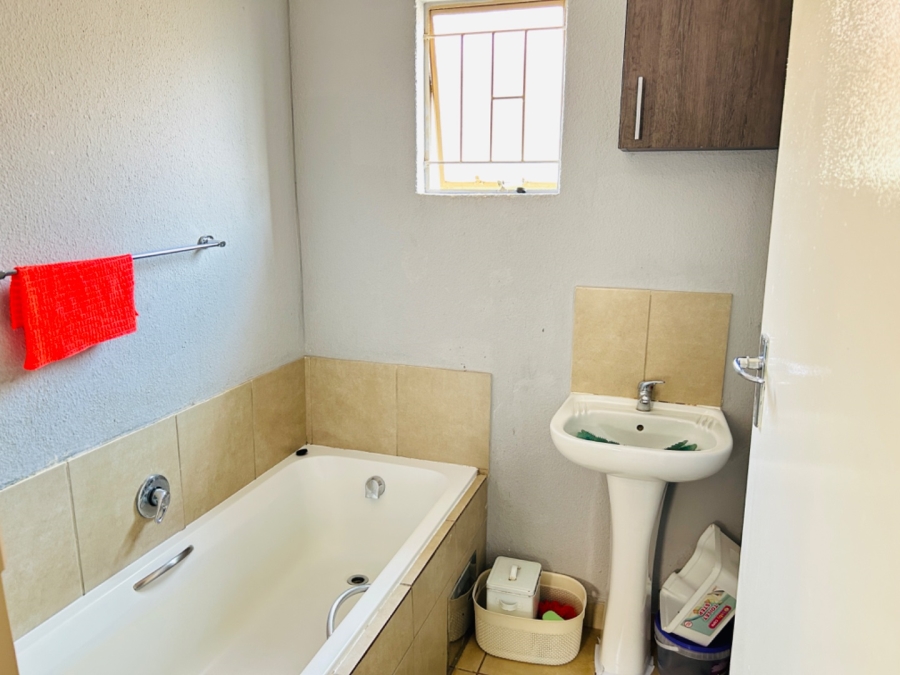 2 Bedroom Property for Sale in Sky City Gauteng