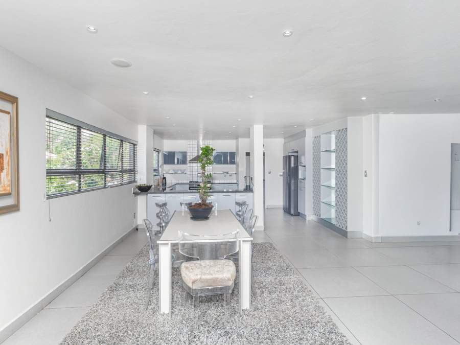 To Let 4 Bedroom Property for Rent in Sandown Gauteng