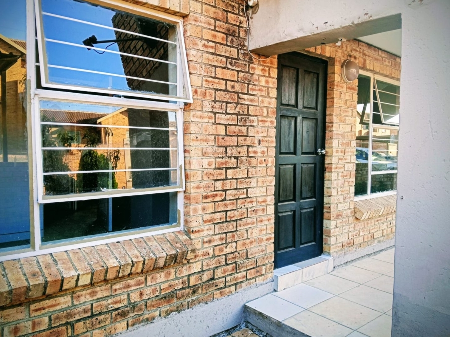  Bedroom Property for Sale in Honeydew Gauteng