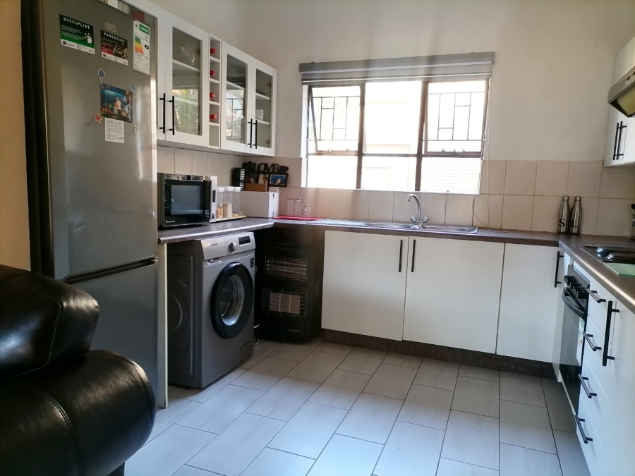 2 Bedroom Property for Sale in Wilgeheuwel Gauteng
