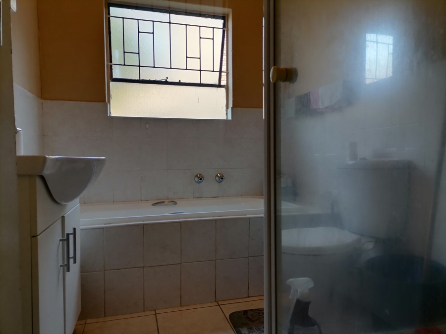 2 Bedroom Property for Sale in Wilgeheuwel Gauteng