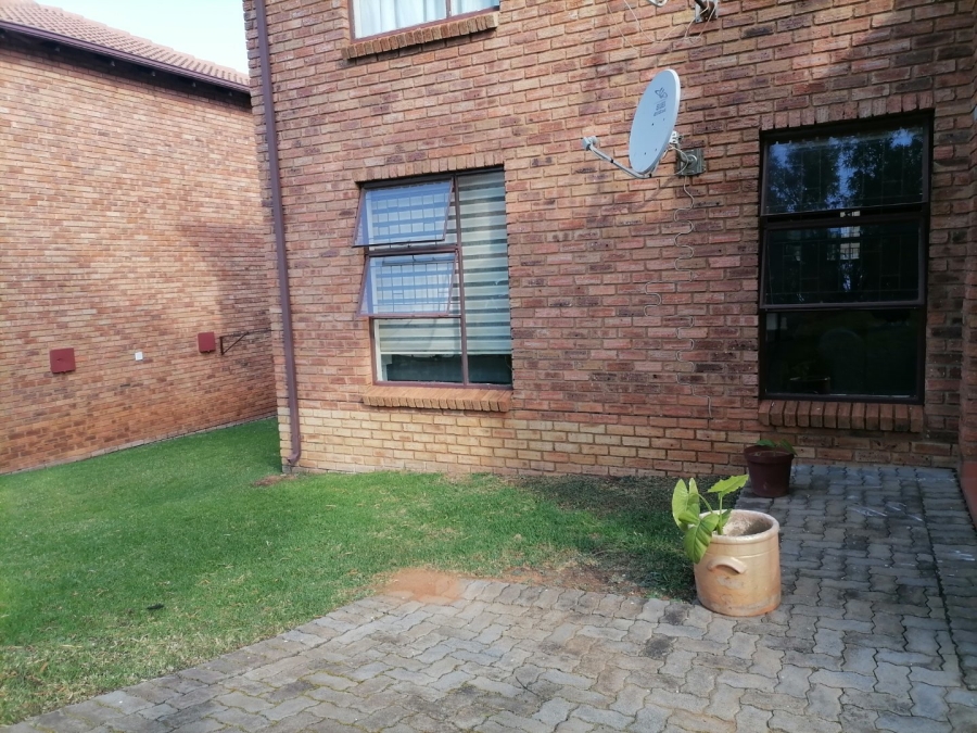 2 Bedroom Property for Sale in Wilgeheuwel Gauteng