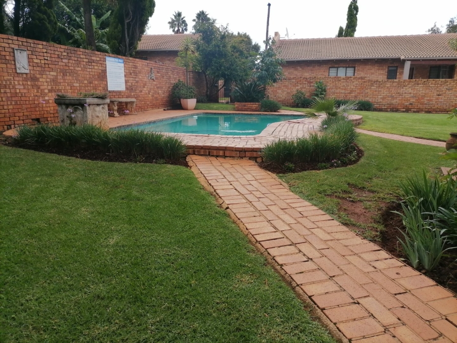 2 Bedroom Property for Sale in Wilgeheuwel Gauteng