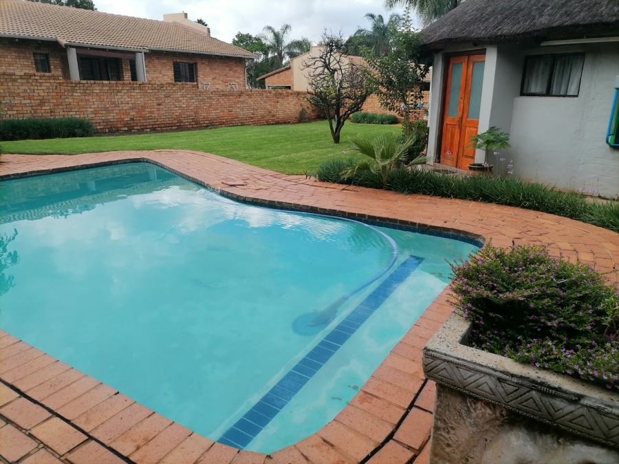 2 Bedroom Property for Sale in Wilgeheuwel Gauteng