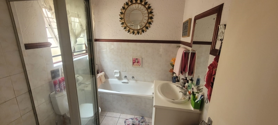 2 Bedroom Property for Sale in Douglasdale Gauteng