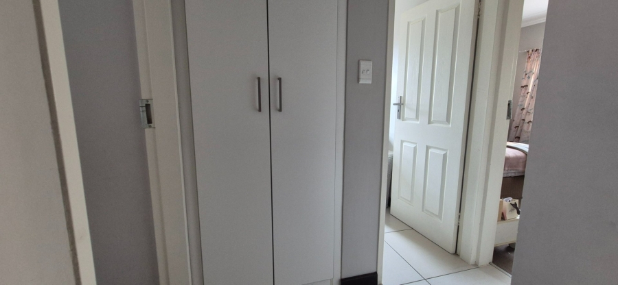 2 Bedroom Property for Sale in Scarlet Park Gauteng