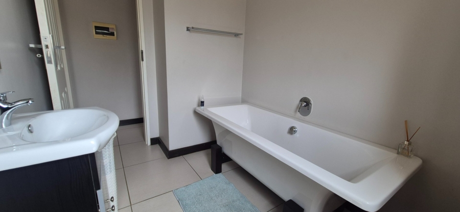 2 Bedroom Property for Sale in Scarlet Park Gauteng
