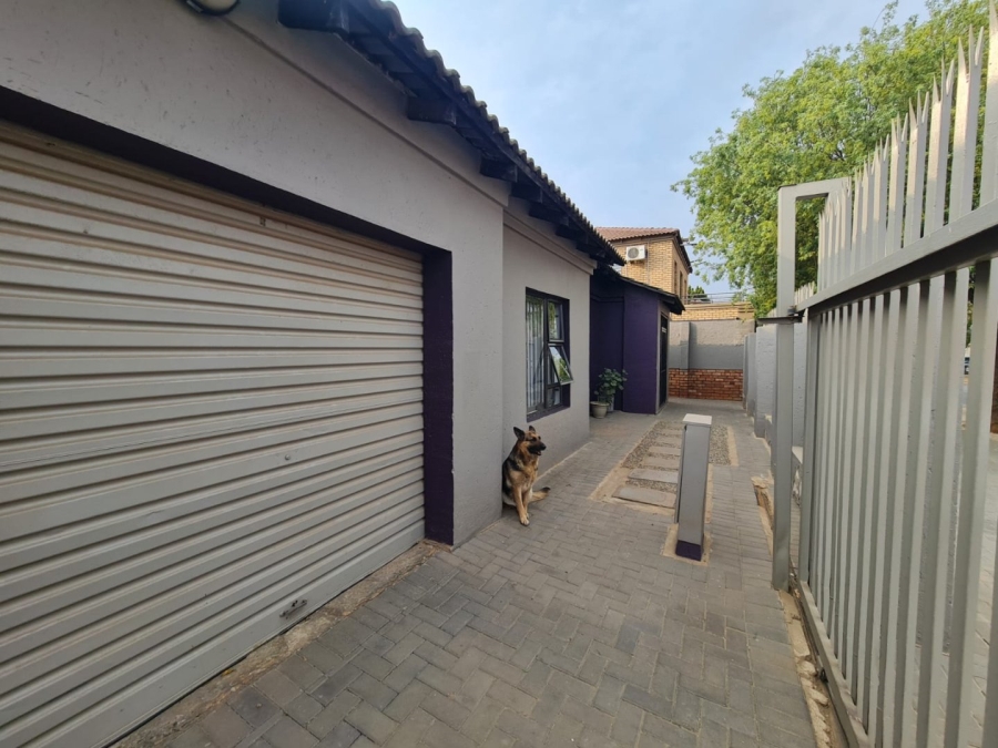 To Let 4 Bedroom Property for Rent in Lenasia Ext 13 Gauteng
