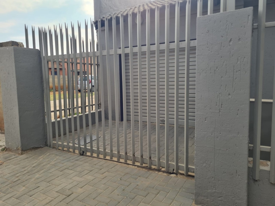 To Let 4 Bedroom Property for Rent in Lenasia Ext 13 Gauteng