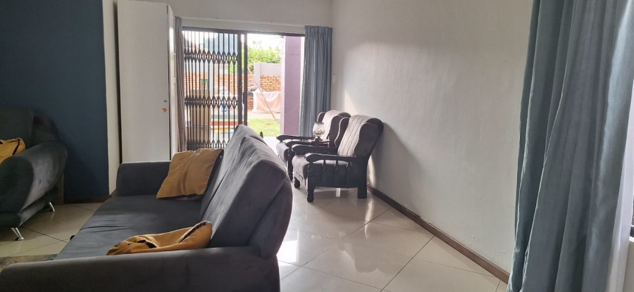 To Let 4 Bedroom Property for Rent in Lenasia Ext 13 Gauteng