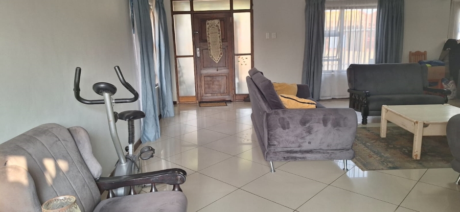 To Let 4 Bedroom Property for Rent in Lenasia Ext 13 Gauteng