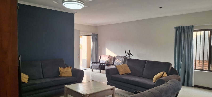 To Let 4 Bedroom Property for Rent in Lenasia Ext 13 Gauteng