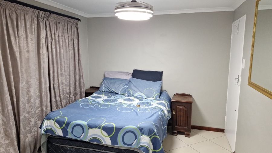 To Let 4 Bedroom Property for Rent in Lenasia Ext 13 Gauteng