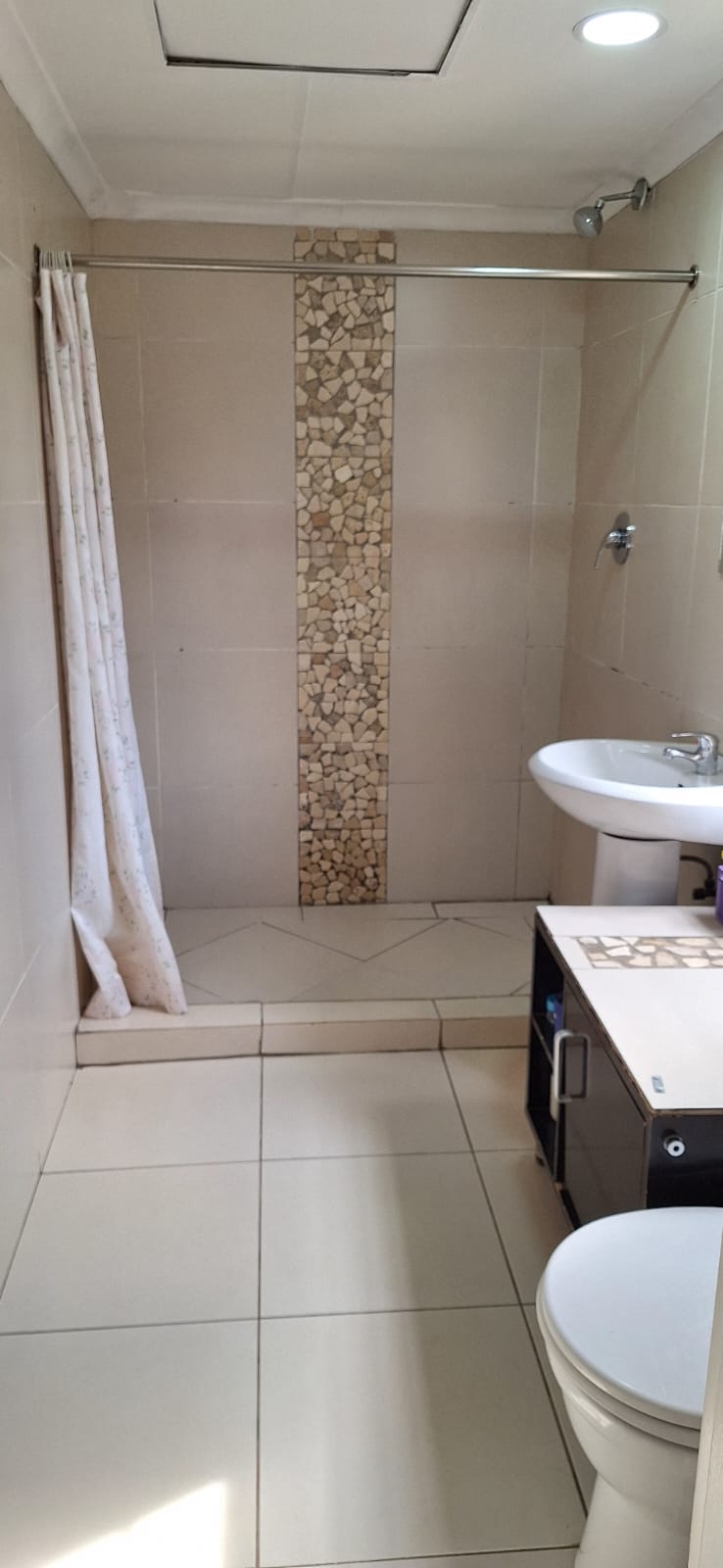 To Let 4 Bedroom Property for Rent in Lenasia Ext 13 Gauteng