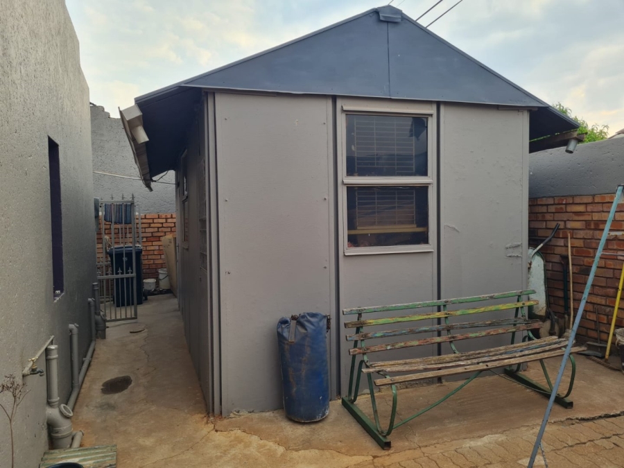 To Let 4 Bedroom Property for Rent in Lenasia Ext 13 Gauteng