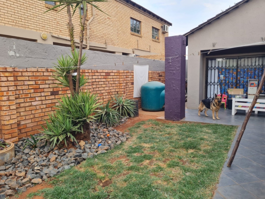 To Let 4 Bedroom Property for Rent in Lenasia Ext 13 Gauteng
