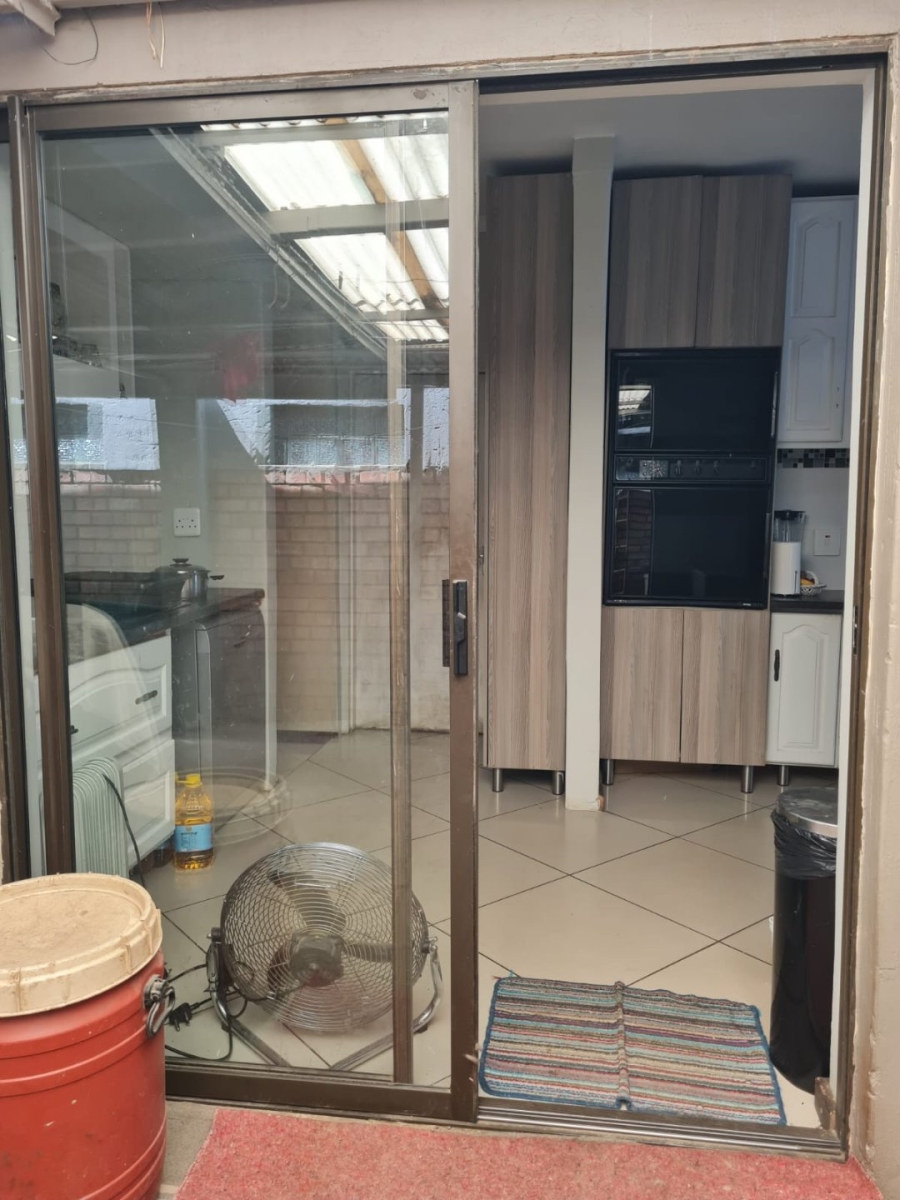 To Let 4 Bedroom Property for Rent in Lenasia Ext 13 Gauteng