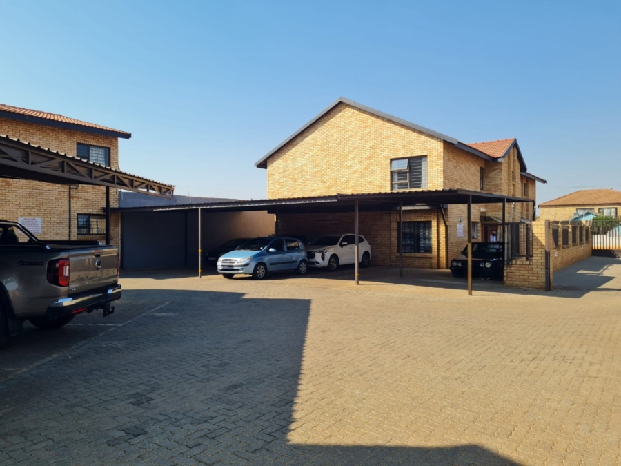 To Let 3 Bedroom Property for Rent in Lenasia Ext 13 Gauteng