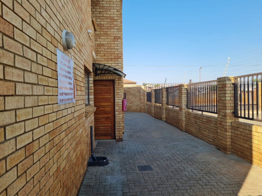To Let 3 Bedroom Property for Rent in Lenasia Ext 13 Gauteng