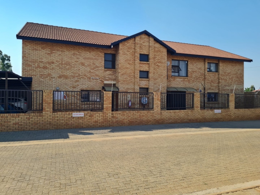 To Let 3 Bedroom Property for Rent in Lenasia Ext 13 Gauteng