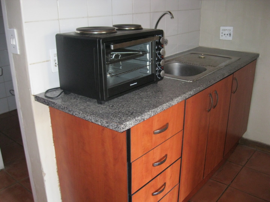 To Let 1 Bedroom Property for Rent in Riviera Gauteng