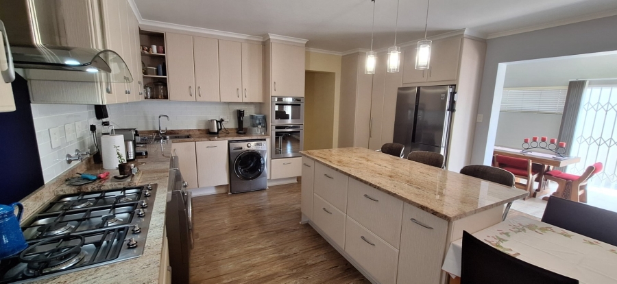 4 Bedroom Property for Sale in Blue Hills Gauteng