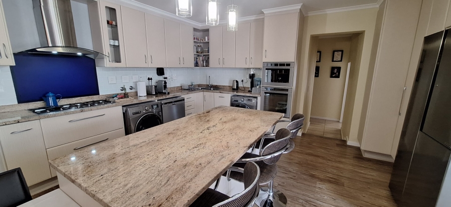 4 Bedroom Property for Sale in Blue Hills Gauteng