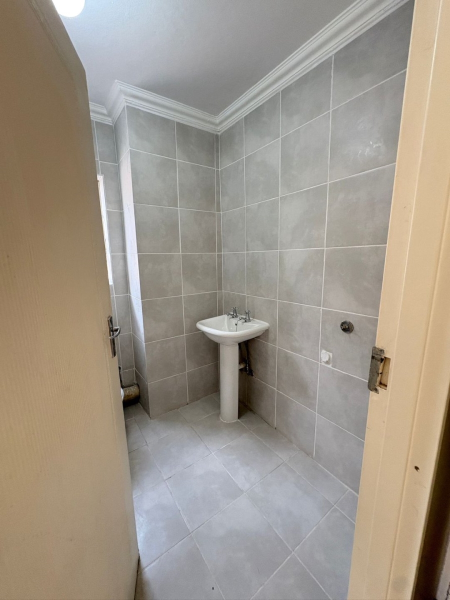 2 Bedroom Property for Sale in Noordwyk Gauteng