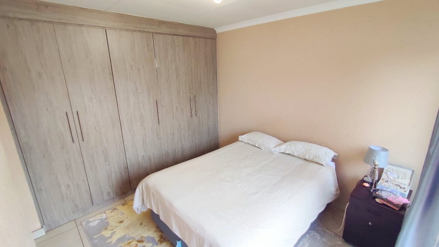 2 Bedroom Property for Sale in Heuwelsig Estate Gauteng