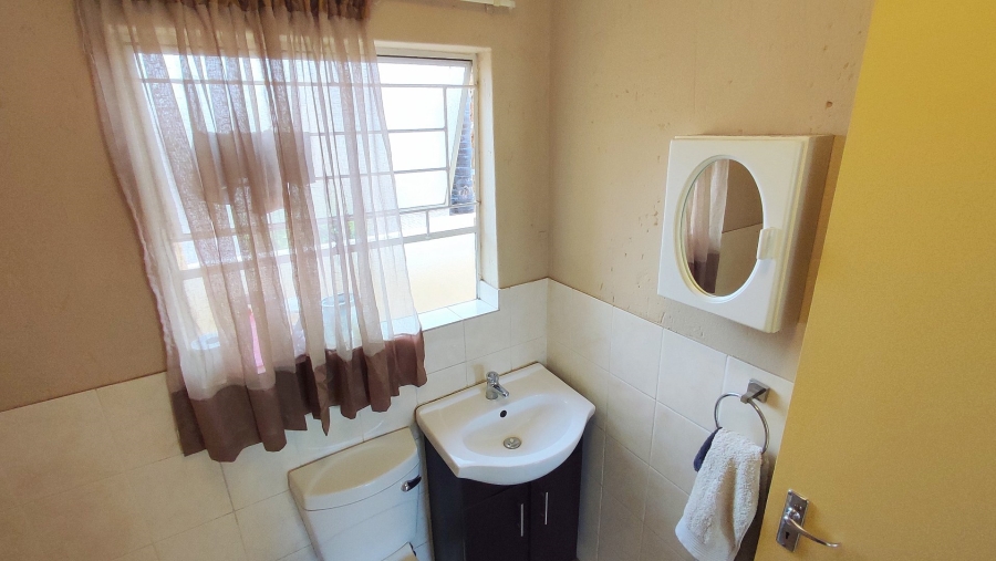 2 Bedroom Property for Sale in Heuwelsig Estate Gauteng