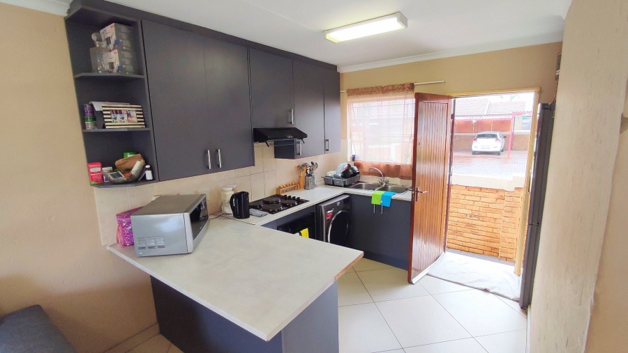 2 Bedroom Property for Sale in Heuwelsig Estate Gauteng