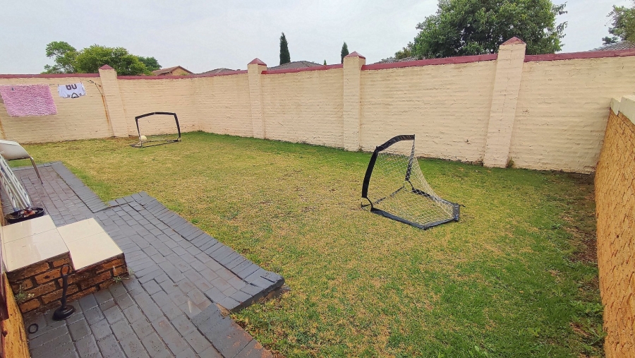 2 Bedroom Property for Sale in Heuwelsig Estate Gauteng