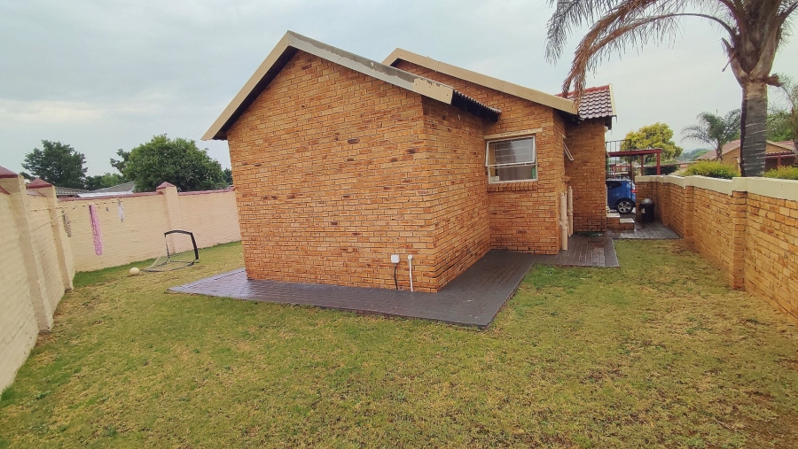 2 Bedroom Property for Sale in Heuwelsig Estate Gauteng