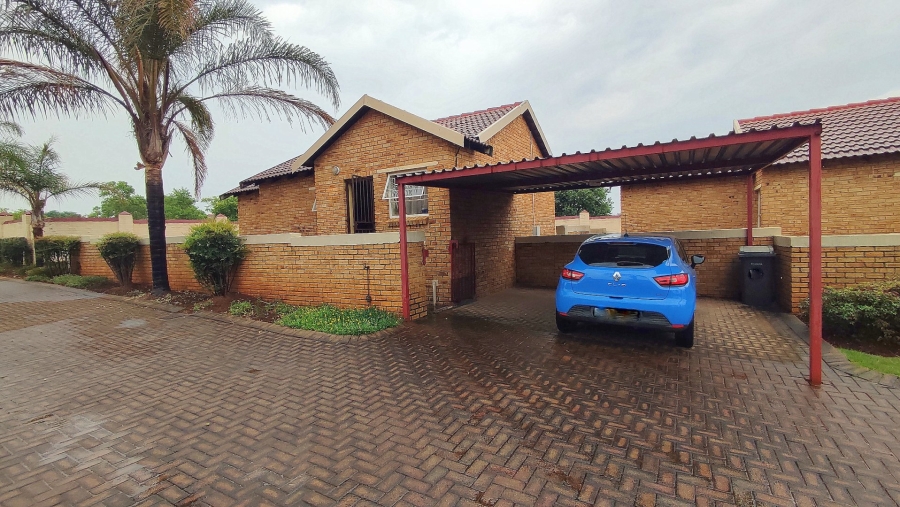 2 Bedroom Property for Sale in Heuwelsig Estate Gauteng