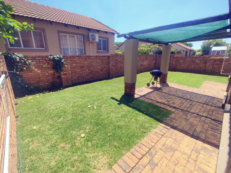 2 Bedroom Property for Sale in Rooihuiskraal North Gauteng