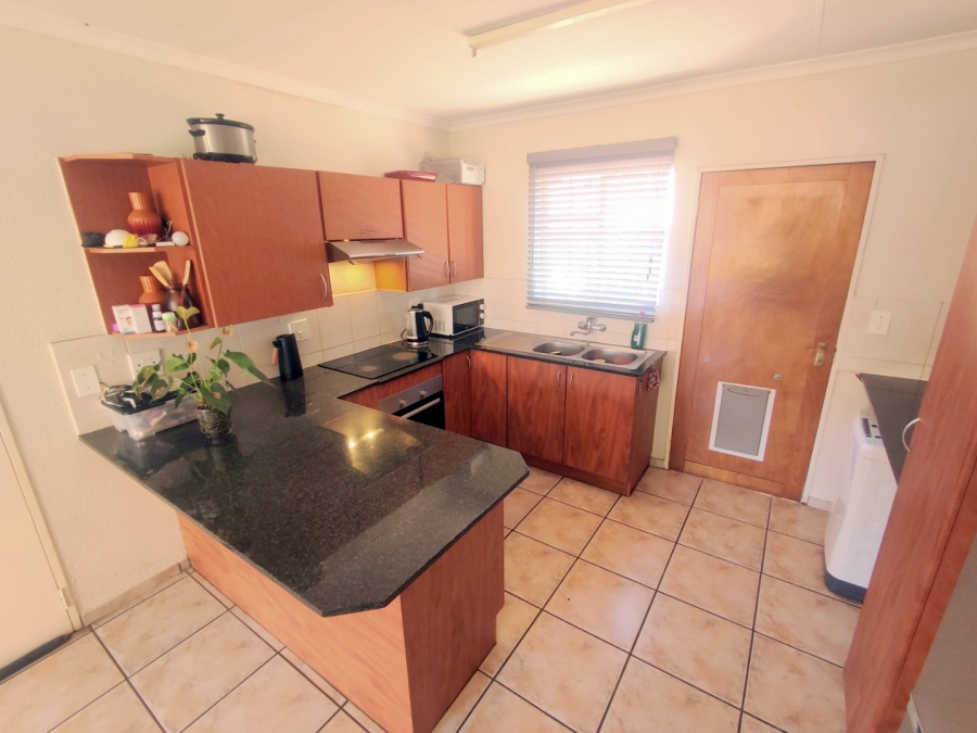 2 Bedroom Property for Sale in Rooihuiskraal North Gauteng