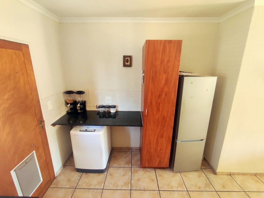 2 Bedroom Property for Sale in Rooihuiskraal North Gauteng