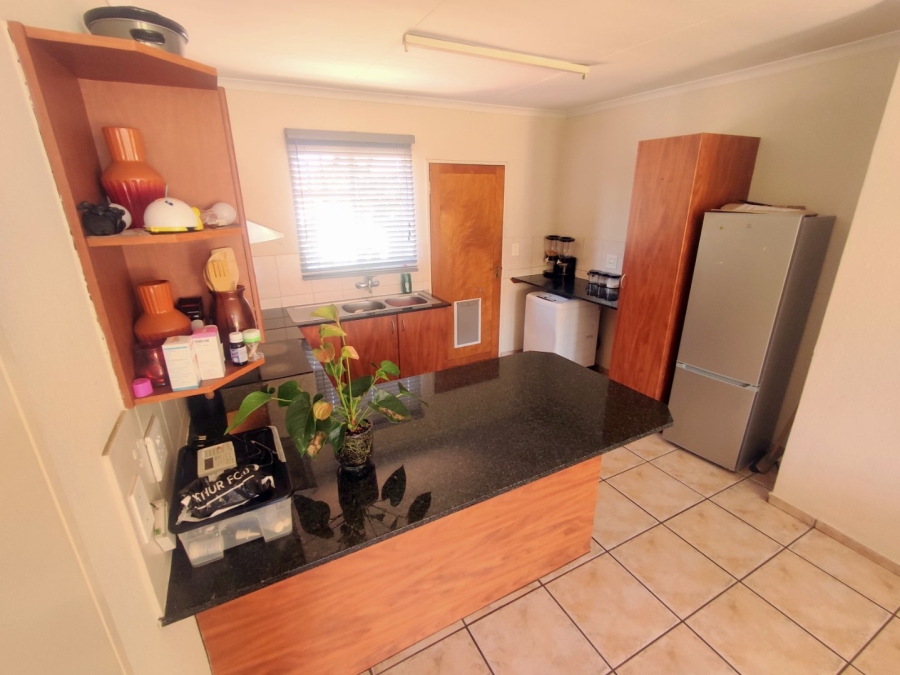 2 Bedroom Property for Sale in Rooihuiskraal North Gauteng