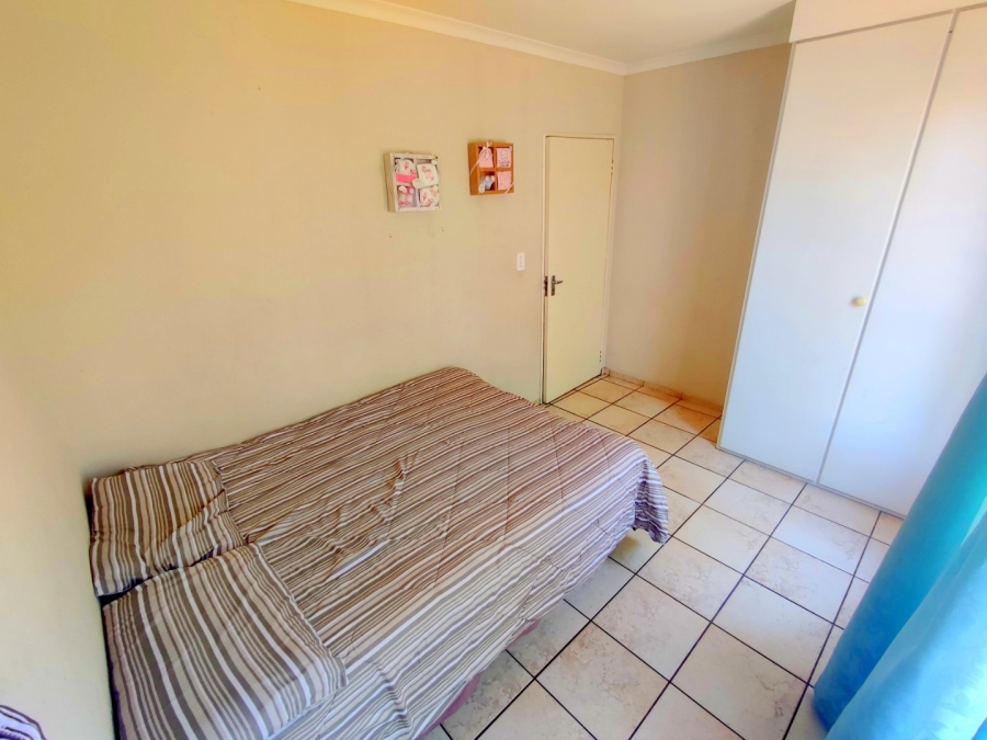 2 Bedroom Property for Sale in Rooihuiskraal North Gauteng